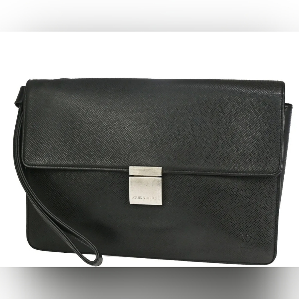 Sold!!!! Louis Vuitton LV Selenga Clutch Hand Bag Taiga Leather Ardoise Black